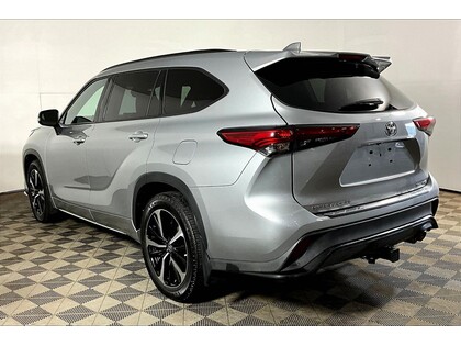 used 2021 Toyota Highlander car, priced at $40,998
