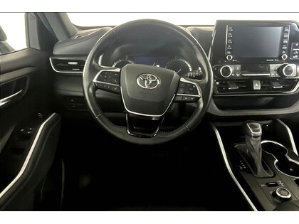 used 2021 Toyota Highlander car, priced at $40,998
