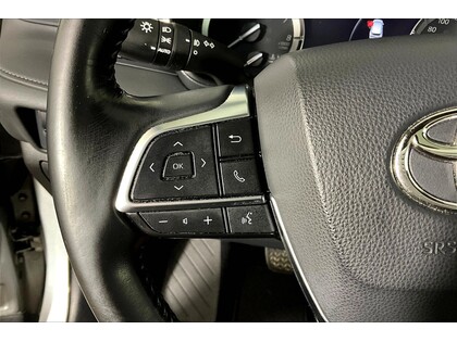 used 2021 Toyota Highlander car, priced at $40,998