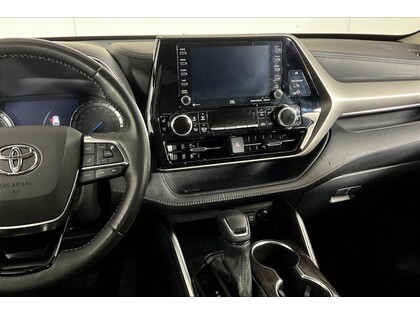used 2021 Toyota Highlander car, priced at $40,998