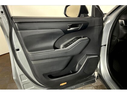 used 2021 Toyota Highlander car, priced at $40,998
