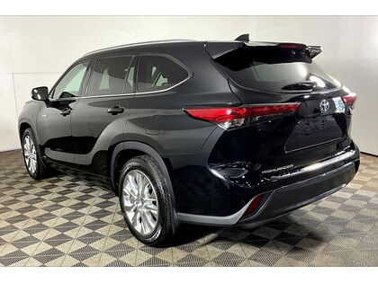 used 2021 Toyota Highlander car, priced at $40,998