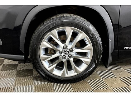 used 2021 Toyota Highlander car, priced at $40,998