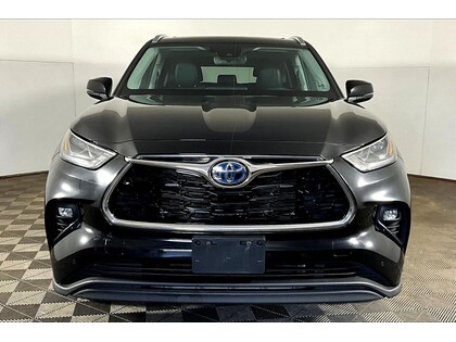 used 2021 Toyota Highlander car, priced at $40,998