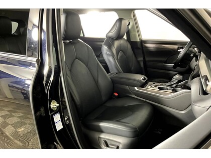 used 2021 Toyota Highlander car, priced at $40,998