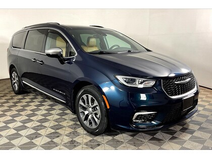 used 2023 Chrysler Pacifica Hybrid car, priced at $39,998