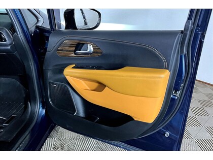 used 2023 Chrysler Pacifica Hybrid car, priced at $39,998