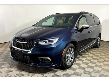 used 2023 Chrysler Pacifica Hybrid car, priced at $39,998