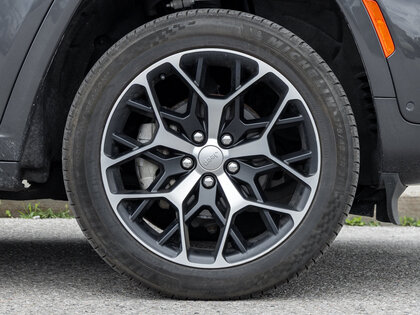 used 2023 Jeep Grand Cherokee car, priced at $40,595