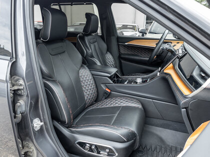 used 2023 Jeep Grand Cherokee car, priced at $40,595