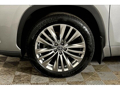 used 2024 Toyota Highlander car, priced at $51,998