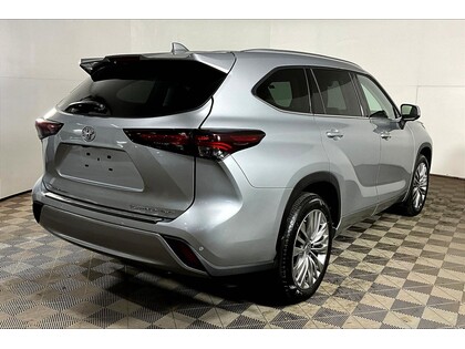 used 2024 Toyota Highlander car, priced at $51,998