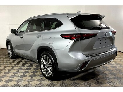 used 2024 Toyota Highlander car, priced at $51,998