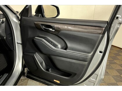used 2024 Toyota Highlander car, priced at $51,998