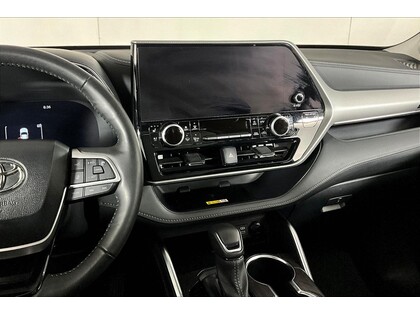 used 2024 Toyota Highlander car, priced at $51,998
