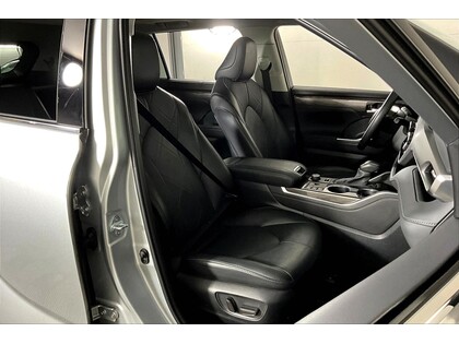 used 2024 Toyota Highlander car, priced at $51,998