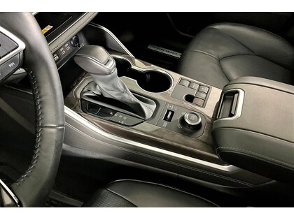 used 2024 Toyota Highlander car, priced at $51,998