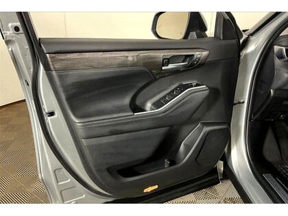 used 2024 Toyota Highlander car, priced at $51,998
