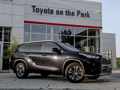 used 2025 Toyota Highlander car, priced at $50,995