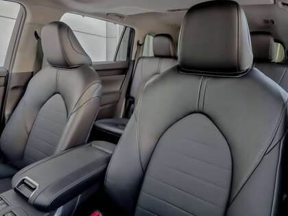 used 2025 Toyota Highlander car, priced at $50,995