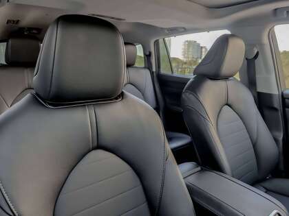 used 2025 Toyota Highlander car, priced at $50,995