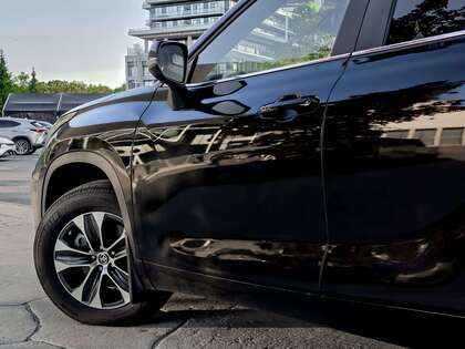 used 2025 Toyota Highlander car, priced at $50,995