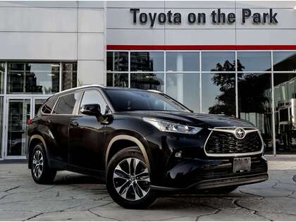 used 2025 Toyota Highlander car, priced at $50,995