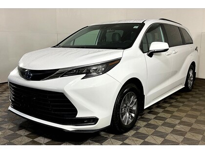 used 2025 Toyota Sienna car, priced at $56,998