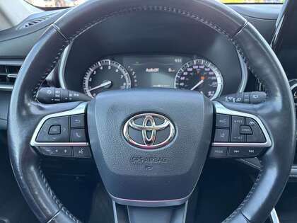 used 2022 Toyota Highlander car, priced at $38,995