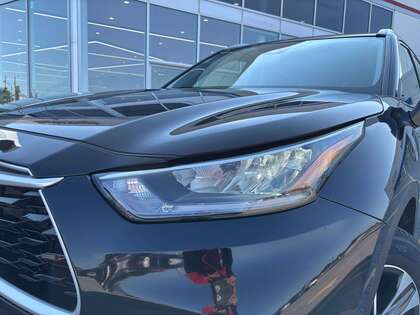 used 2022 Toyota Highlander car, priced at $38,995
