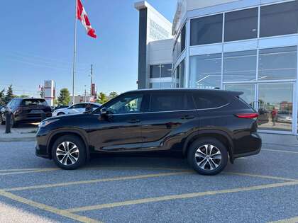 used 2022 Toyota Highlander car, priced at $38,995