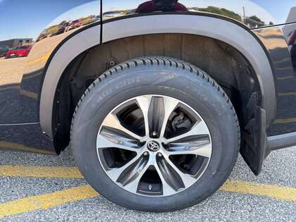 used 2022 Toyota Highlander car, priced at $38,995