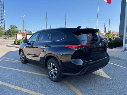 used 2022 Toyota Highlander car, priced at $38,995