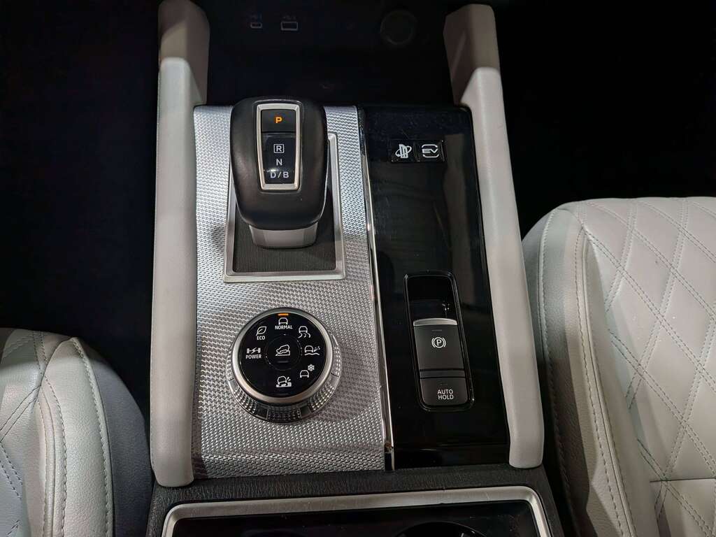 Mitsubishi Outlander 2023