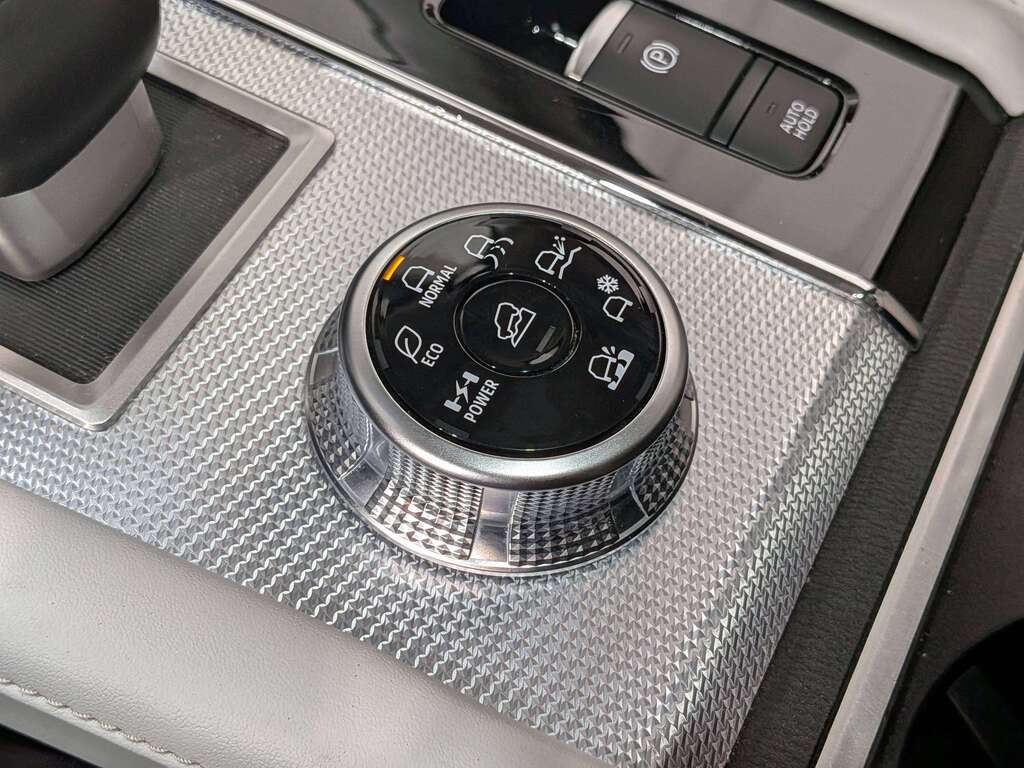 Mitsubishi Outlander 2023