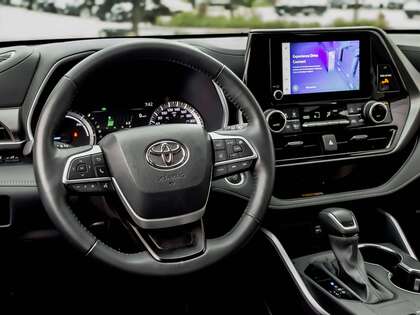 used 2024 Toyota Highlander car, priced at $53,777