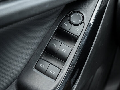 used 2025 Chevrolet Equinox car, priced at $32,894