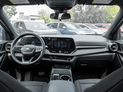 used 2025 Chevrolet Equinox car, priced at $32,894