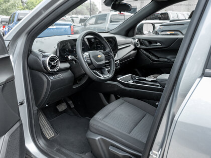 used 2025 Chevrolet Equinox car, priced at $32,894