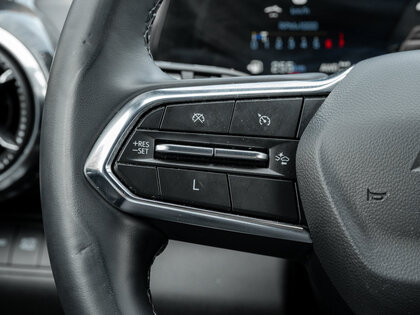 used 2025 Chevrolet Equinox car, priced at $32,894