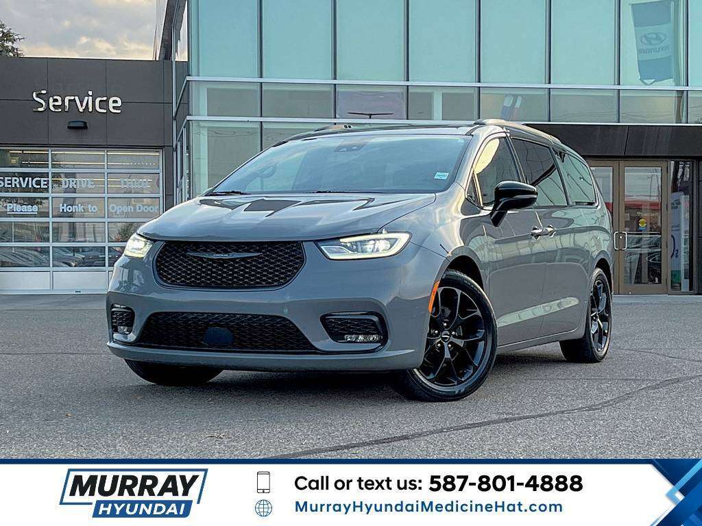 Gray (Ceramic Grey) 2025 Chrysler Pacifica Minivan Front-Wheel Drive 9-Speed Automatic