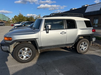 used 2007 Toyota FJ Cruiser car, priced at $9,717