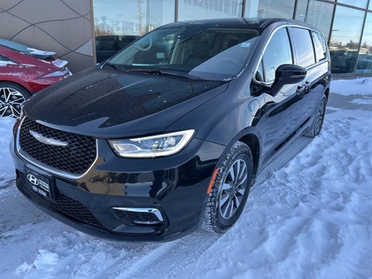 used 2022 Chrysler Pacifica Hybrid car, priced at $38,980