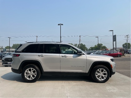 used 2023 Jeep Grand Cherokee car, priced at $40,996