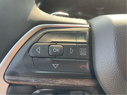 used 2023 Jeep Grand Cherokee car, priced at $40,996