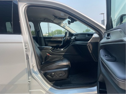 used 2023 Jeep Grand Cherokee car, priced at $40,996