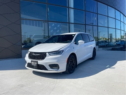 used 2022 Chrysler Pacifica Hybrid car, priced at $39,892