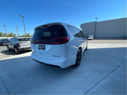used 2022 Chrysler Pacifica Hybrid car, priced at $39,892