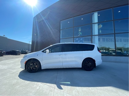 used 2022 Chrysler Pacifica Hybrid car, priced at $39,892