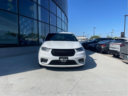 used 2022 Chrysler Pacifica Hybrid car, priced at $39,892